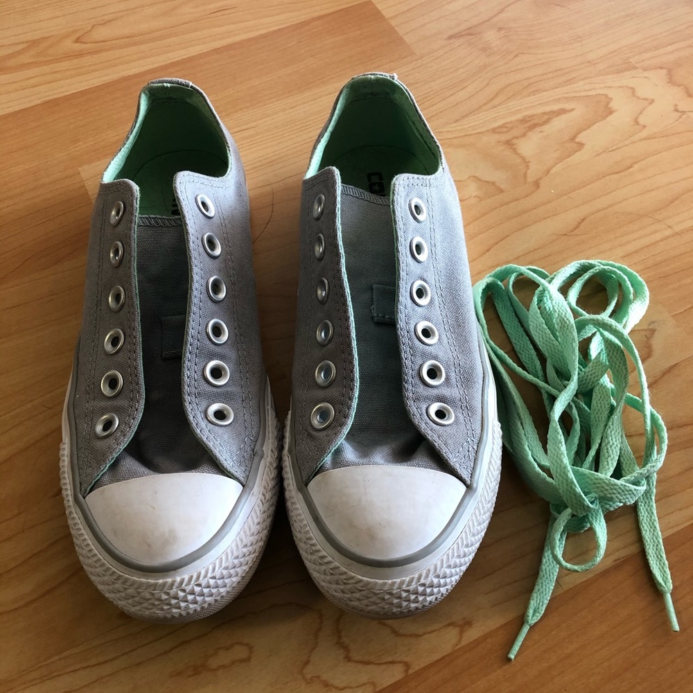 Grey converse shoes green laces